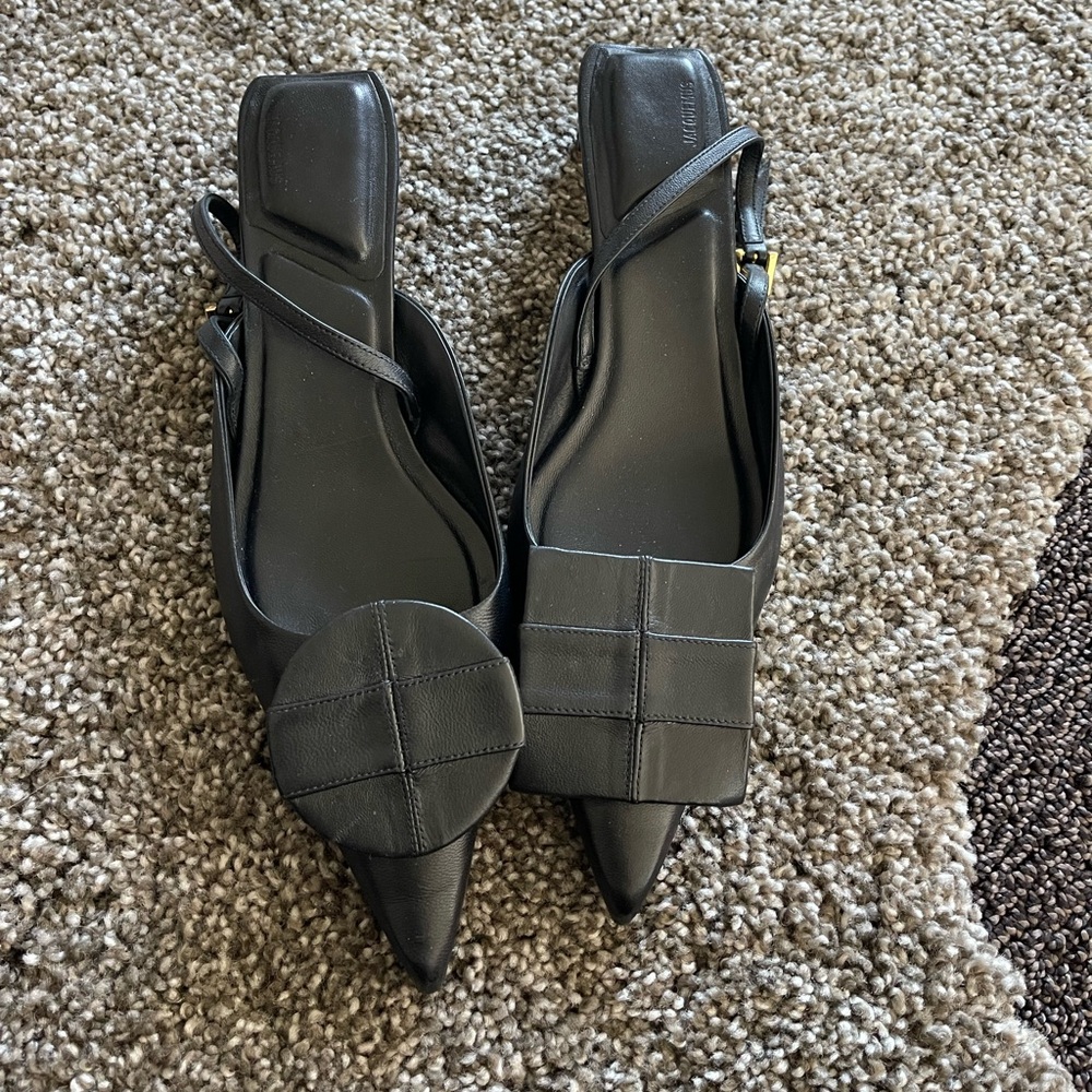 JACQUEMUS CIRCLE SQUARE KITTEN HEELS